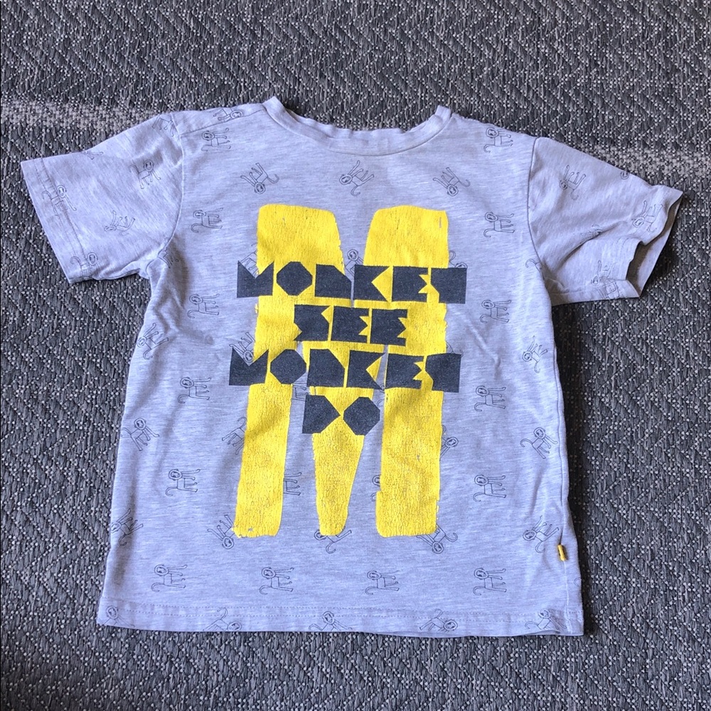 deux par deux Gray Tee with Yellow Graphic M